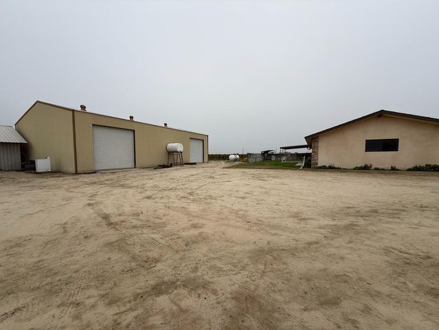 376 E Klepper, Caruthers, CA 93609