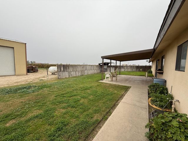 376 E Klepper, Caruthers, CA 93609