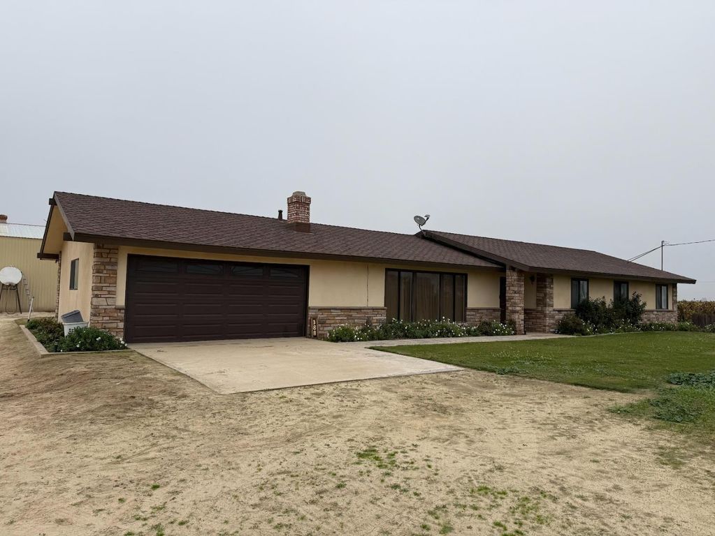 376 E Klepper, Caruthers, CA 93609