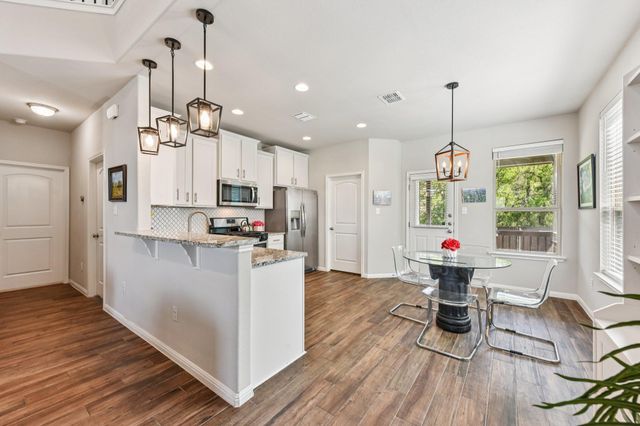 908 Goldilocks LN, Manchaca, TX 78652