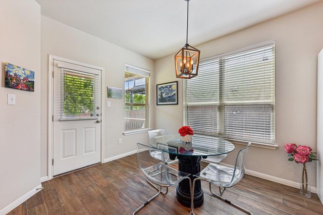 908 Goldilocks LN, Manchaca, TX 78652