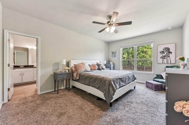 908 Goldilocks LN, Manchaca, TX 78652