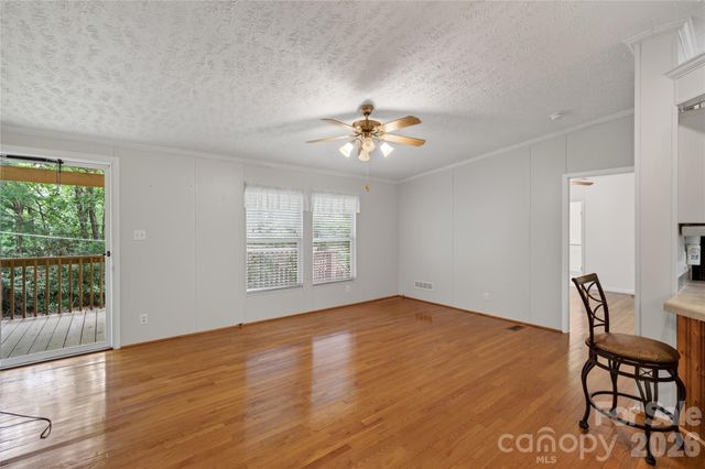 146 Banks View Lane, Hendersonville, NC 28792