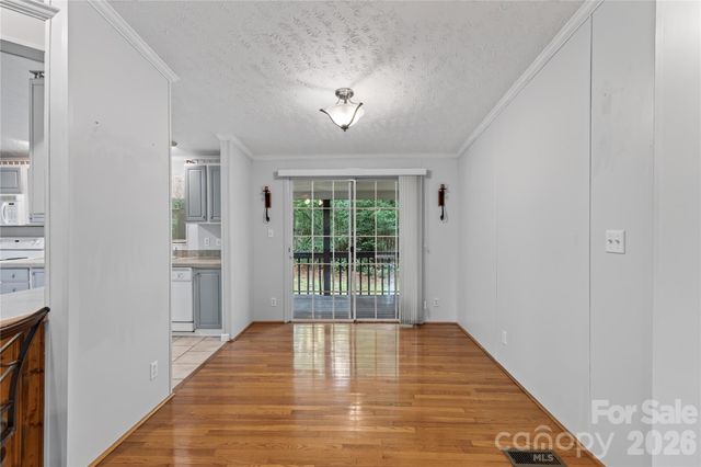 146 Banks View Lane, Hendersonville, NC 28792
