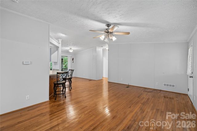 146 Banks View Lane, Hendersonville, NC 28792