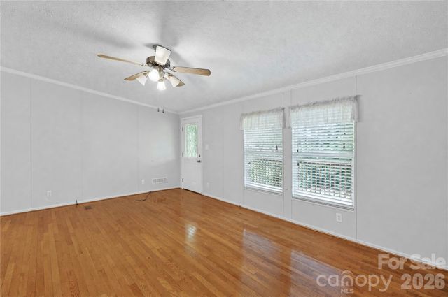 146 Banks View Lane, Hendersonville, NC 28792