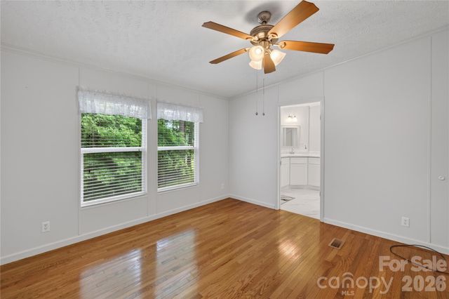 146 Banks View Lane, Hendersonville, NC 28792