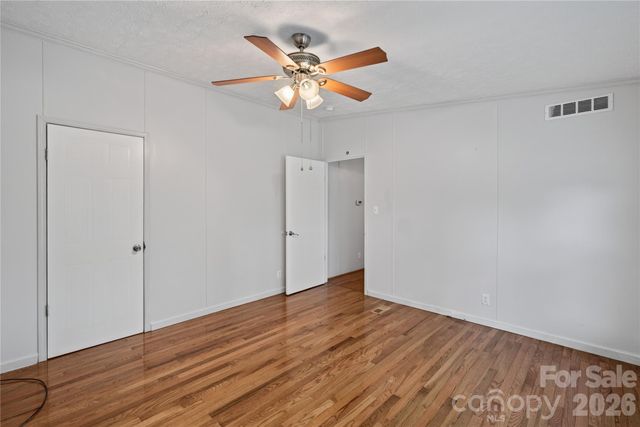 146 Banks View Lane, Hendersonville, NC 28792