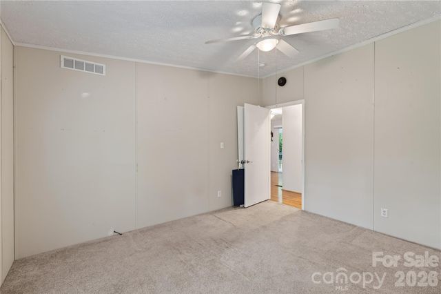 146 Banks View Lane, Hendersonville, NC 28792