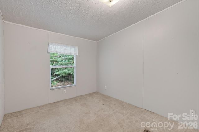 146 Banks View Lane, Hendersonville, NC 28792