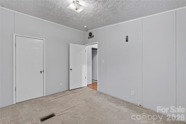 146 Banks View Lane, Hendersonville, NC 28792