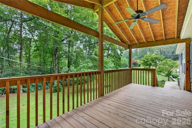 146 Banks View Lane, Hendersonville, NC 28792