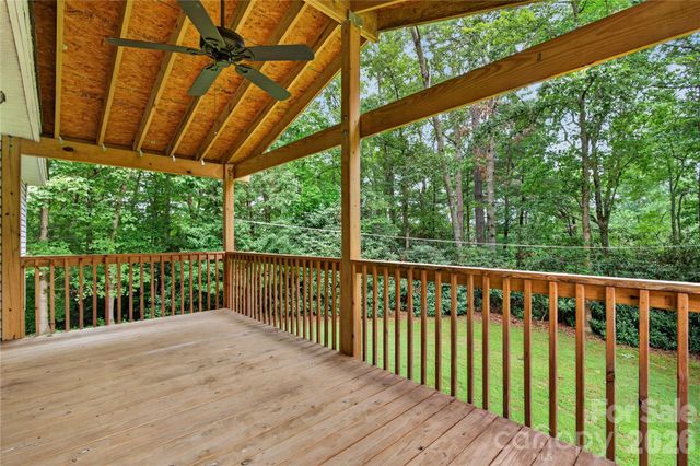 146 Banks View Lane, Hendersonville, NC 28792