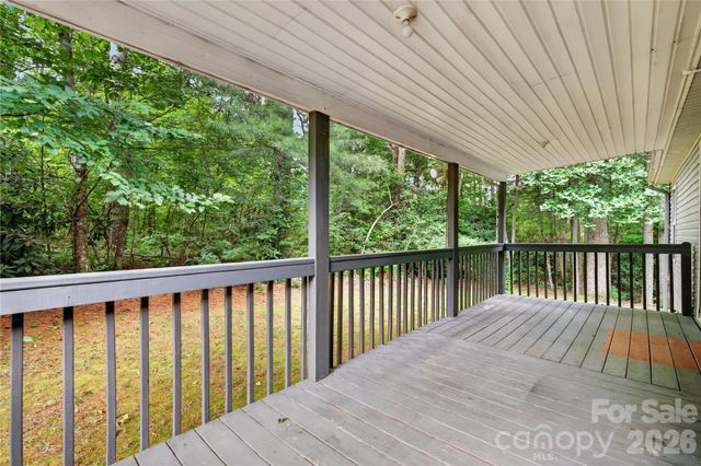 146 Banks View Lane, Hendersonville, NC 28792