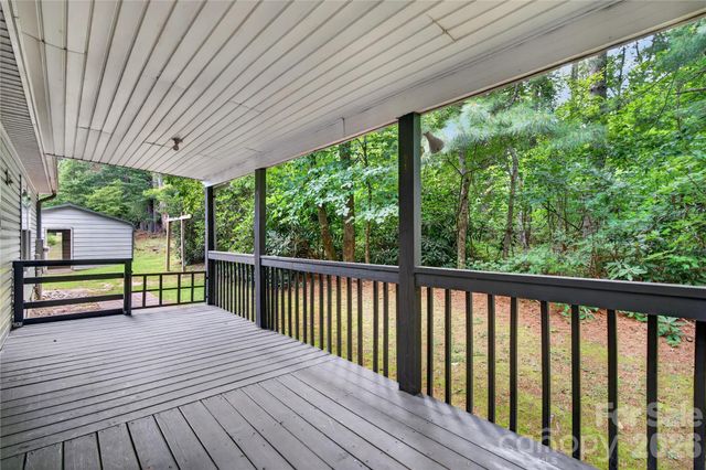 146 Banks View Lane, Hendersonville, NC 28792