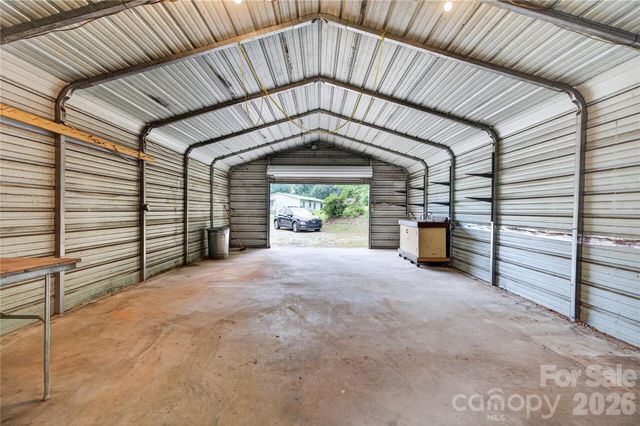 146 Banks View Lane, Hendersonville, NC 28792