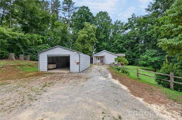 146 Banks View Lane, Hendersonville, NC 28792