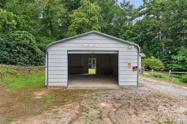 146 Banks View Lane, Hendersonville, NC 28792