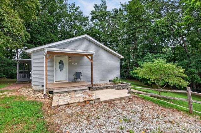 146 Banks View Lane, Hendersonville, NC 28792