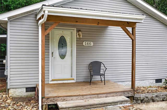 146 Banks View Lane, Hendersonville, NC 28792