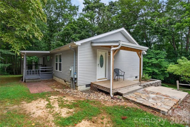 146 Banks View Lane, Hendersonville, NC 28792