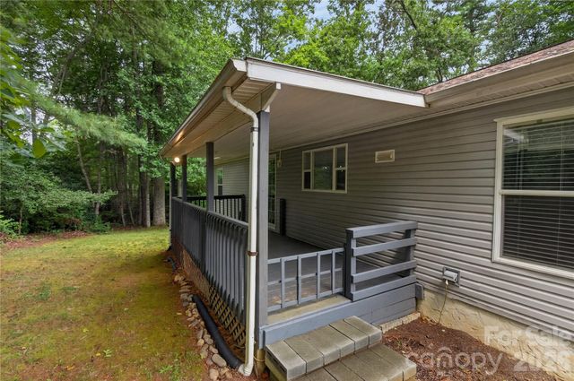 146 Banks View Lane, Hendersonville, NC 28792
