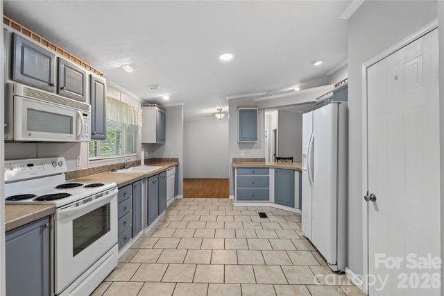 146 Banks View Lane, Hendersonville, NC 28792