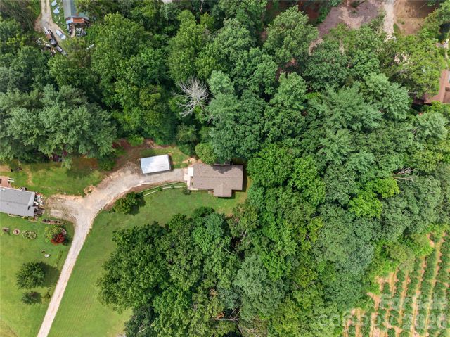 146 Banks View Lane, Hendersonville, NC 28792