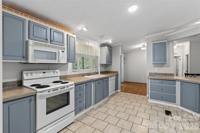 146 Banks View Lane, Hendersonville, NC 28792