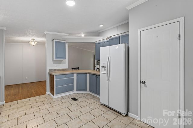146 Banks View Lane, Hendersonville, NC 28792