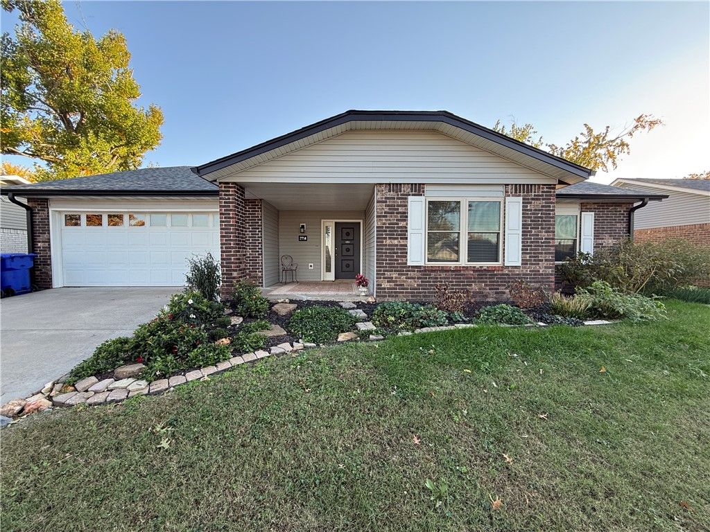 2714 W Fir Street, Rogers, AR 72758