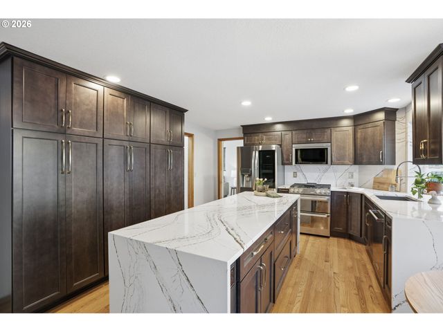 2474 Ne Lindsey Dr, Hillsboro, OR 97124