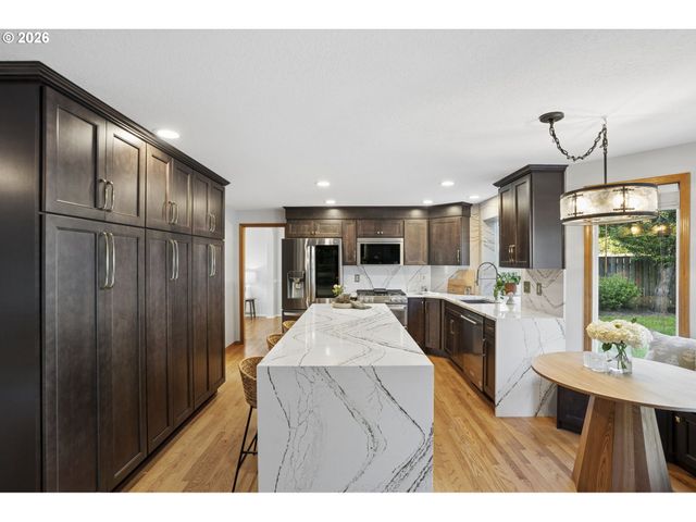 2474 Ne Lindsey Dr, Hillsboro, OR 97124
