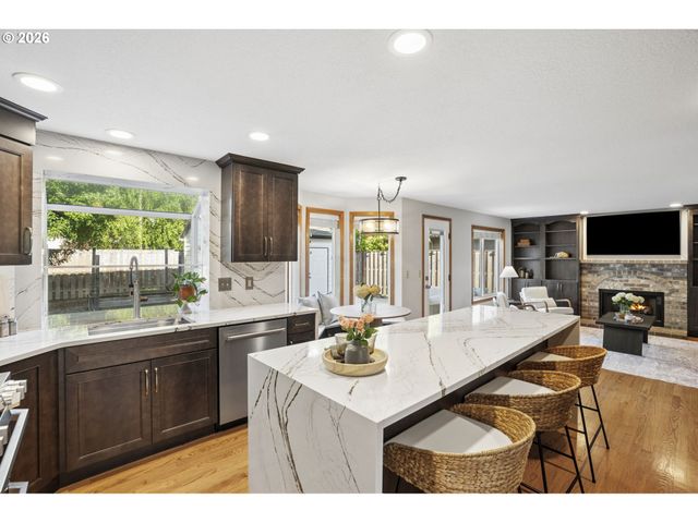 2474 Ne Lindsey Dr, Hillsboro, OR 97124