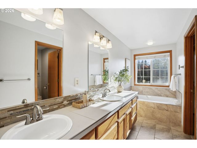 2474 Ne Lindsey Dr, Hillsboro, OR 97124