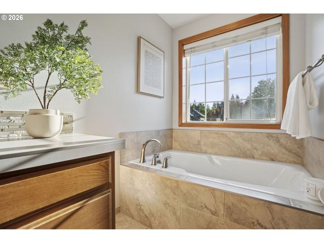 2474 Ne Lindsey Dr, Hillsboro, OR 97124