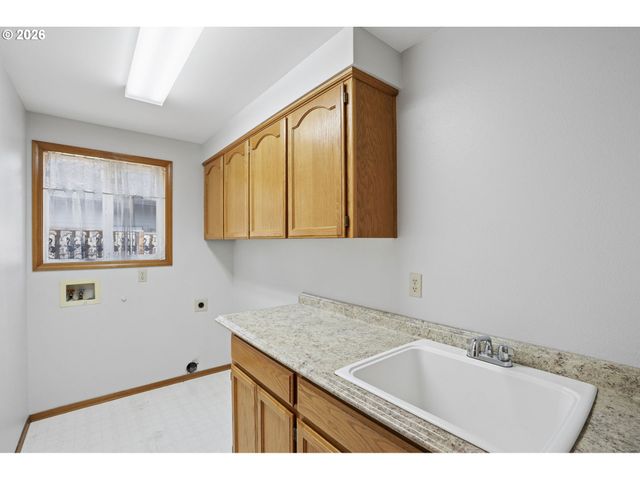 2474 Ne Lindsey Dr, Hillsboro, OR 97124
