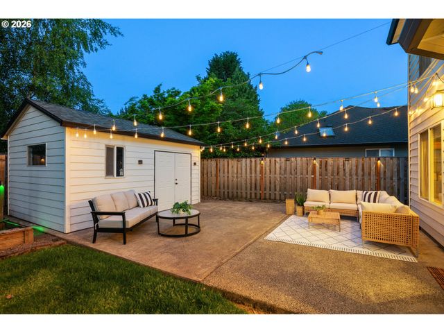2474 Ne Lindsey Dr, Hillsboro, OR 97124