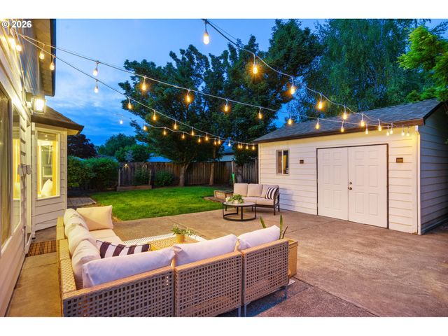 2474 Ne Lindsey Dr, Hillsboro, OR 97124