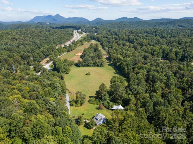 560 Esseola Street, Saluda, NC 28773