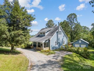 560 Esseola Street, Saluda, NC 28773
