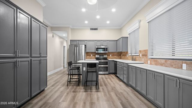 6768 W LONE CACTUS Drive, Glendale, AZ 85308