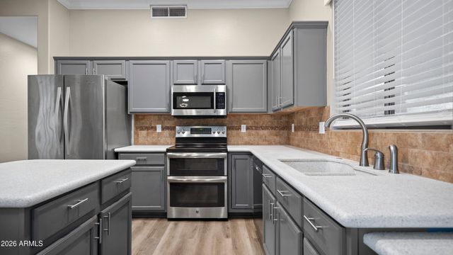 6768 W LONE CACTUS Drive, Glendale, AZ 85308