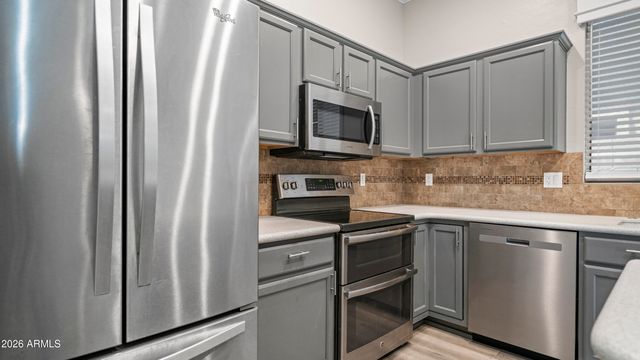 6768 W LONE CACTUS Drive, Glendale, AZ 85308