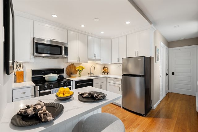 9 Hancock St 5, Boston, MA 02114