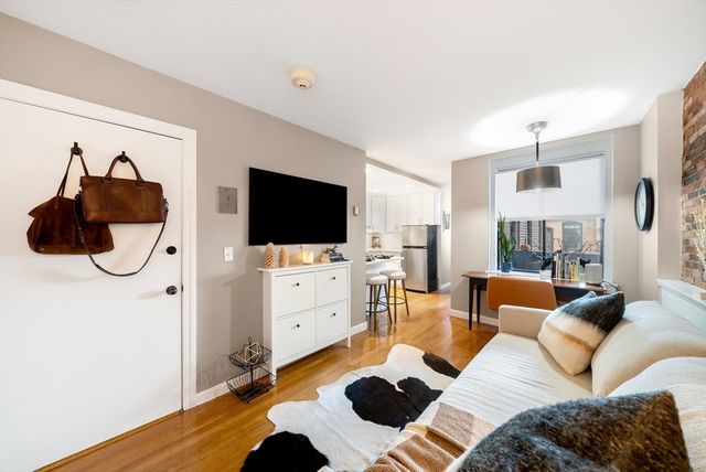 9 Hancock St 5, Boston, MA 02114