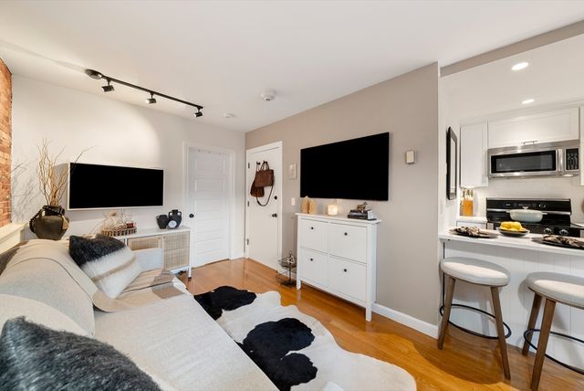 9 Hancock St 5, Boston, MA 02114