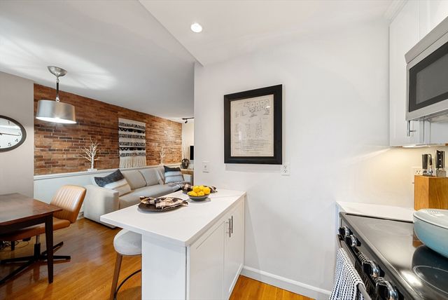 9 Hancock St 5, Boston, MA 02114