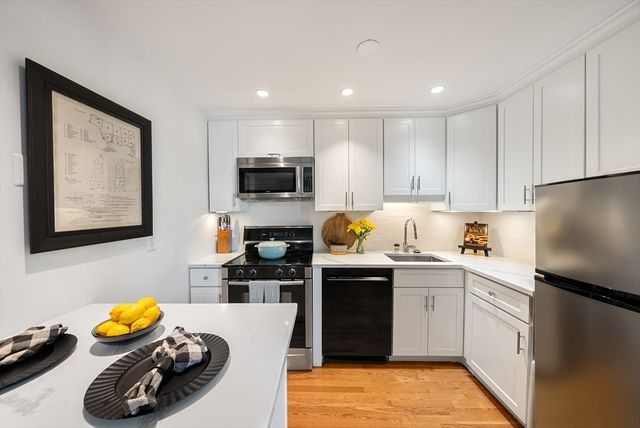 9 Hancock St 5, Boston, MA 02114