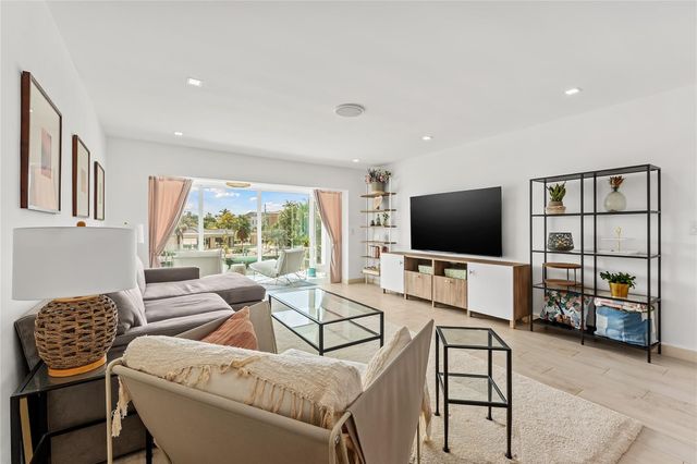 2400 NE 36th Street 12, Lighthouse Point, FL 33064